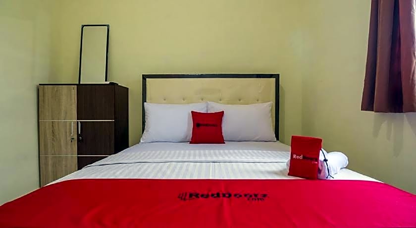 RedDoorz near Politeknik Negeri Medan
