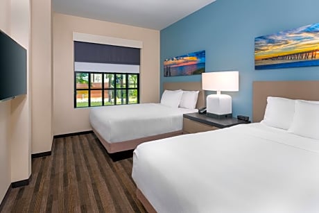 One Bedroom Kitchen Suite with Two Queen Beds and Sofa Bed