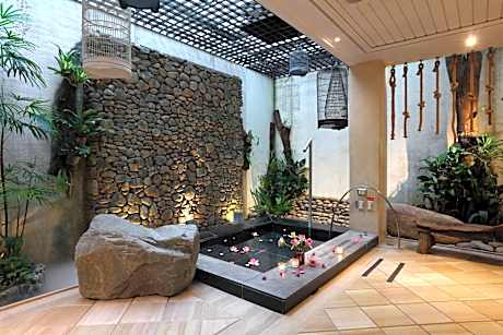 Deluxe Suite (Check-in after 21:00)