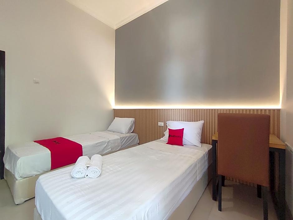 RedDoorz Near Simpang Lima Semarang