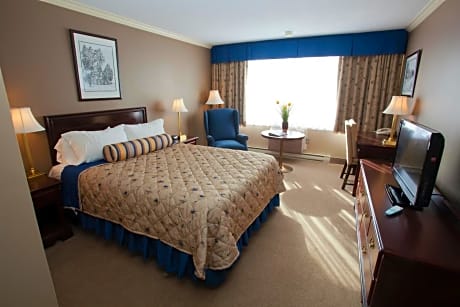 Standard Queen Room with Drive-Up Access