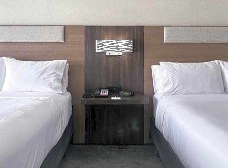 2 Queen Beds Standard