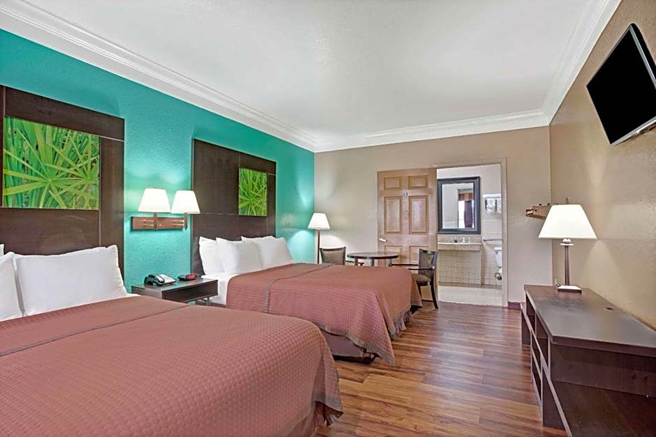 Super 8 by Wyndham Galveston