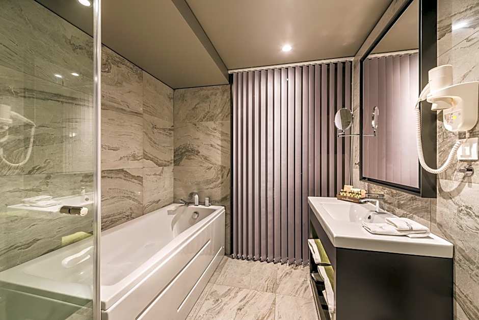 All Seasons Residence Design Hotel - Free parking