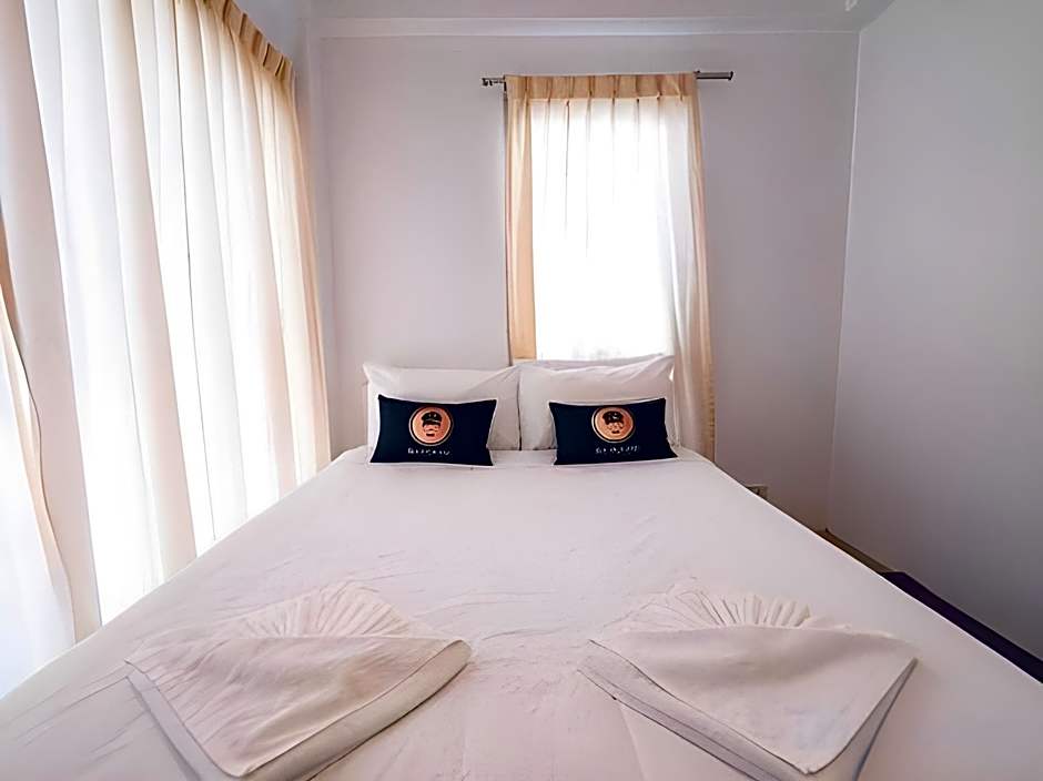 RQ Bangkok Sukhumvit 50 by Collection O