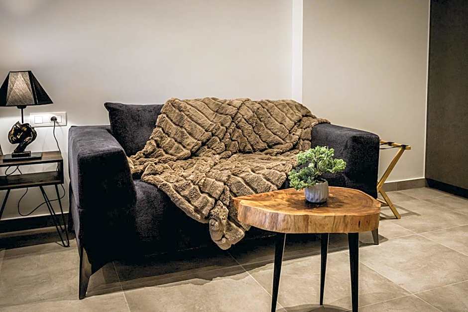 Naias Nemeia Luxury Rooms