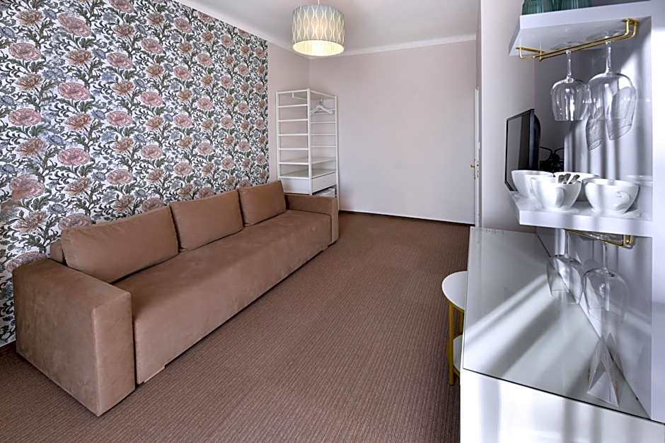 APLEND Hotel Lujza Major