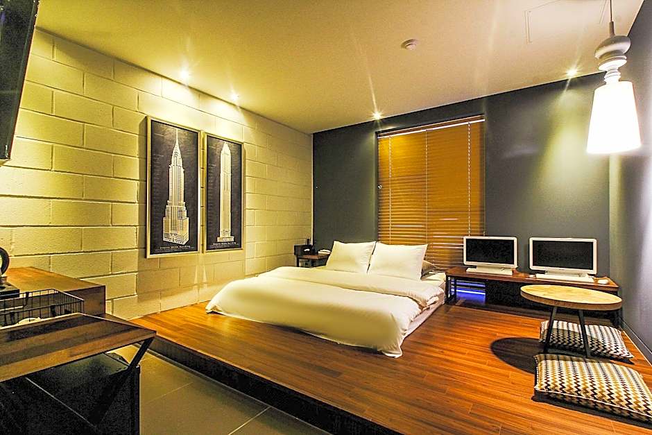 Brown Dot Hotel