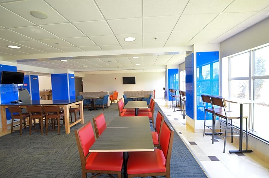Holiday Inn Express Toledo-Oregon, an IHG Hotel