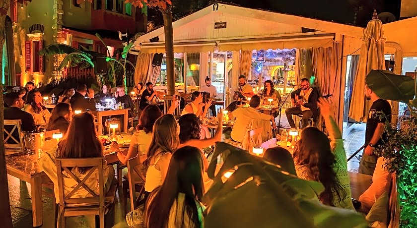 Banana Alaçatı Food & Stay - Adults Only
