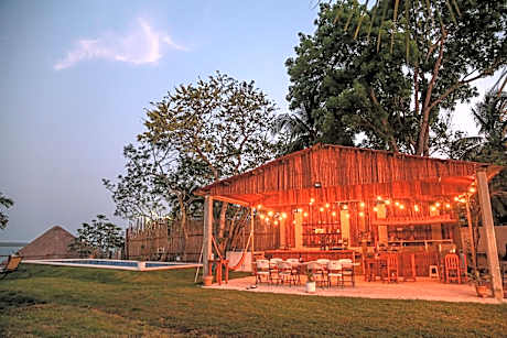 Seven Blue House Village & Lodge
