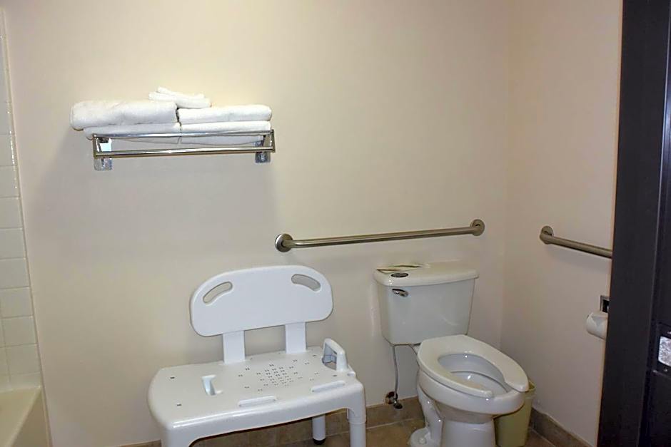 Travelodge Suites by Wyndham Newberg