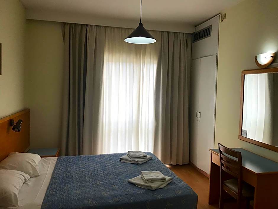 Daphne Hotel Apartments