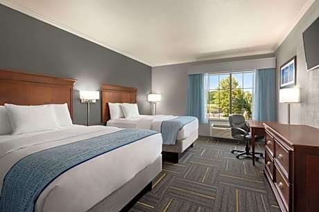 Queen Room with Two Queen BedsÂ  Non Smoking