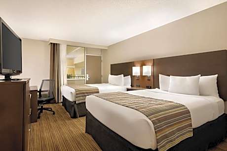 Queen Suite with Two Queen Beds and Sofa Bed - Non Smoking
