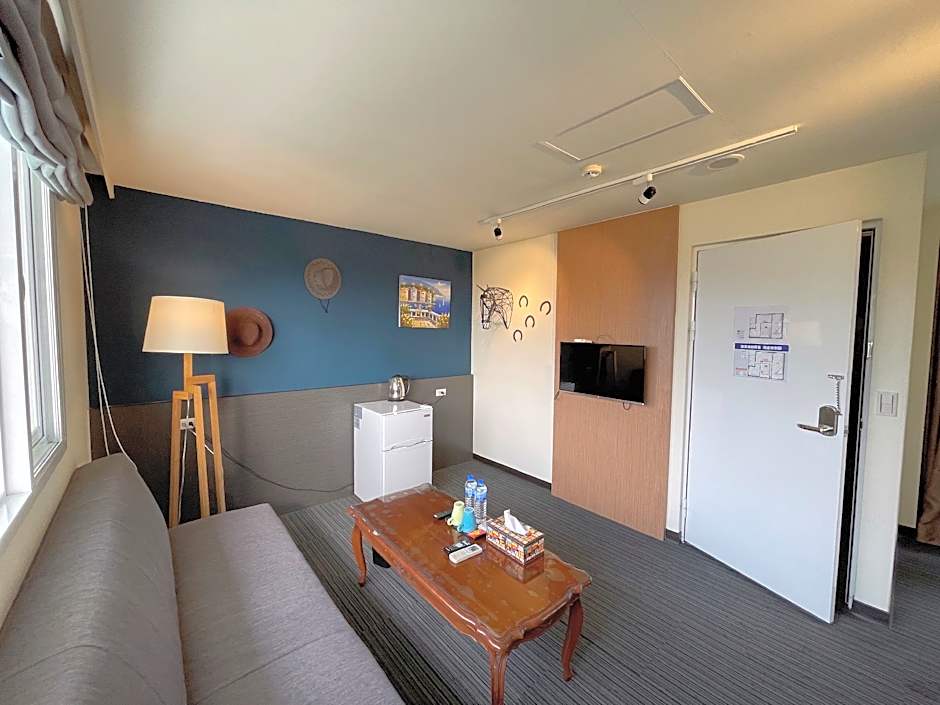 Breeze & Waves A Seaside Inn