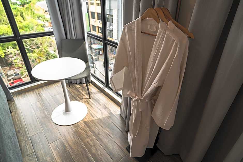 DJ Citi Plaza Hotel & Suites