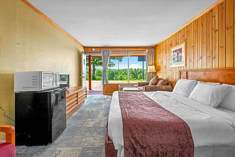 Photo 1 of 4 of Deluxe 2 Double Beds, Mountain View