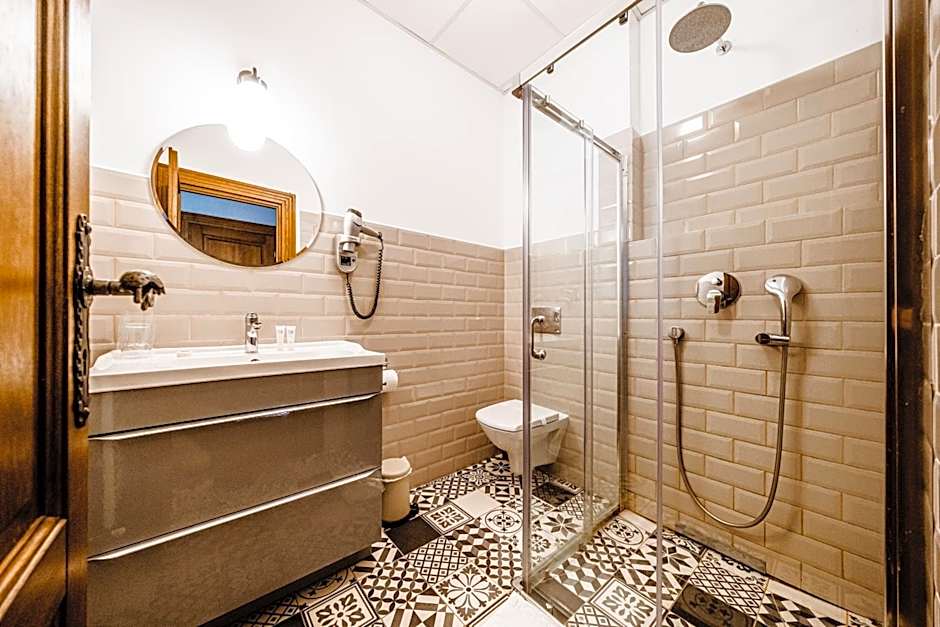 CASA CHITIC - HOTEL & RESTAURANT- Str Nicolae Balcescu 13