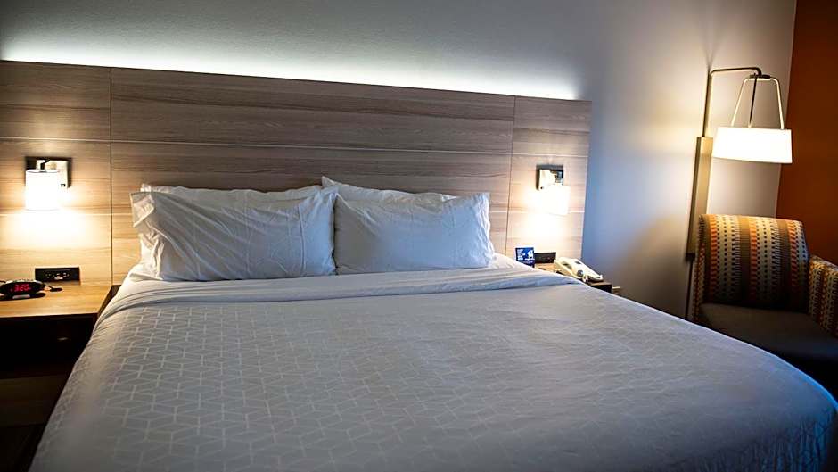 Holiday Inn Express Hotel & Suites Sedalia By IHG