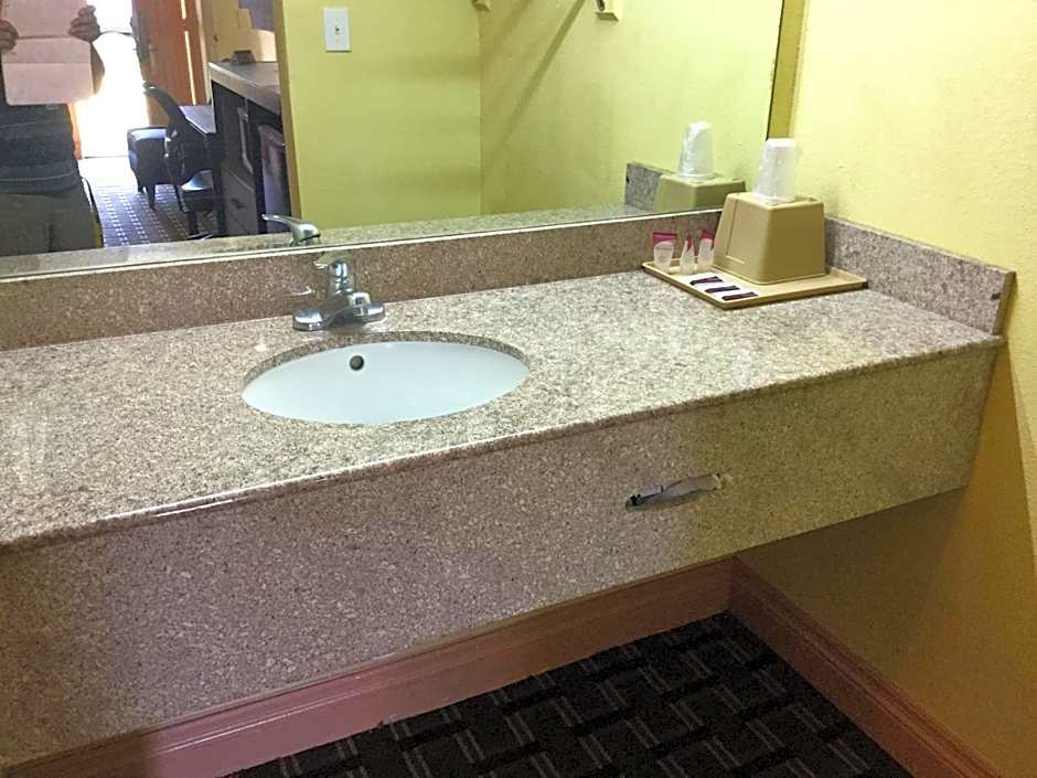 Luxury Inn and Suites Seaworld