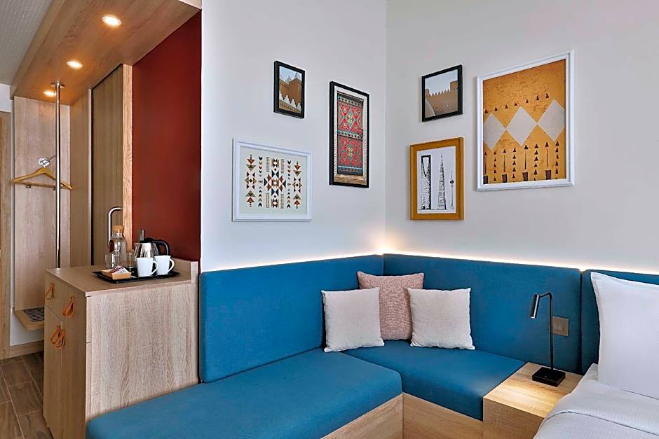 Hampton by Hilton Sharma