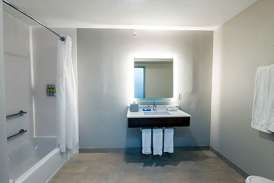 Holiday Inn Express Anaheim West By IHG