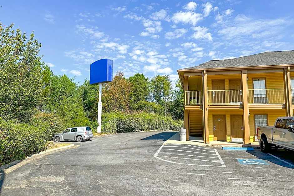 Bonita Lakes Inn