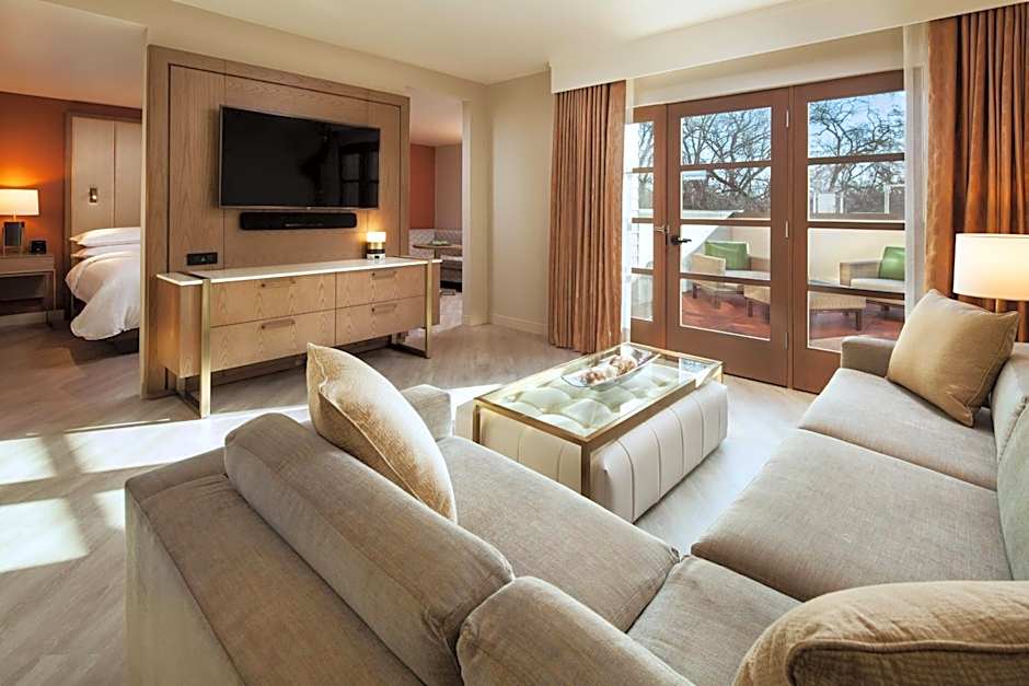 Sheraton Redding Hotel at the Sundial Bridge