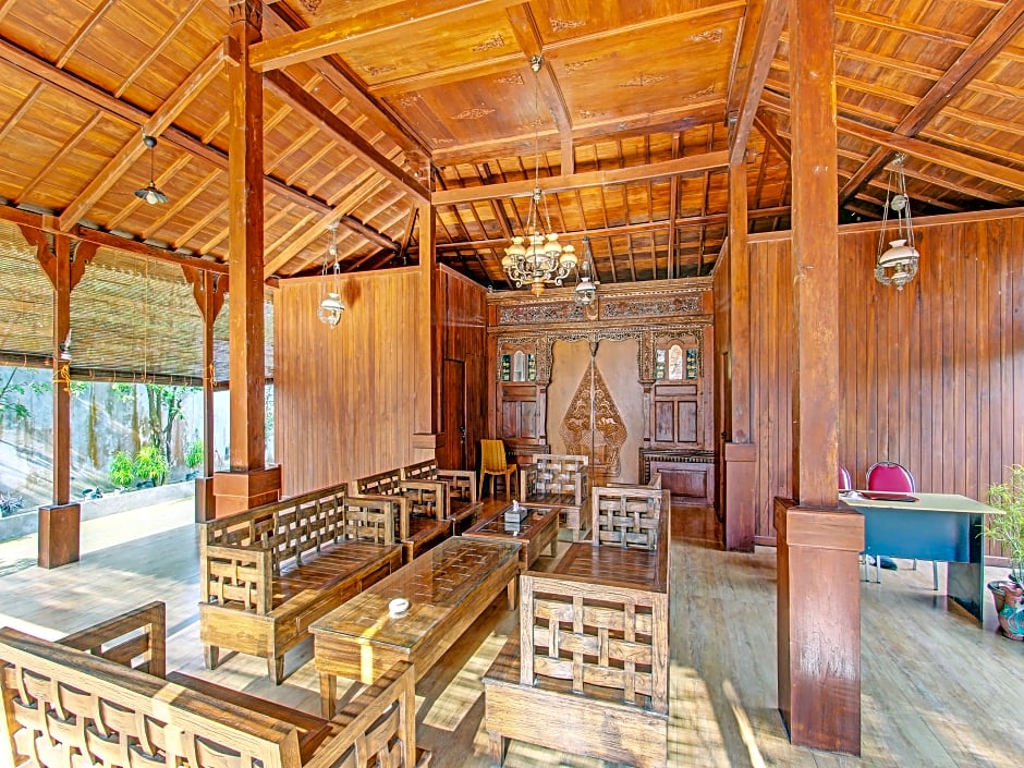 Collection O 91629 Ndalem Abhirama