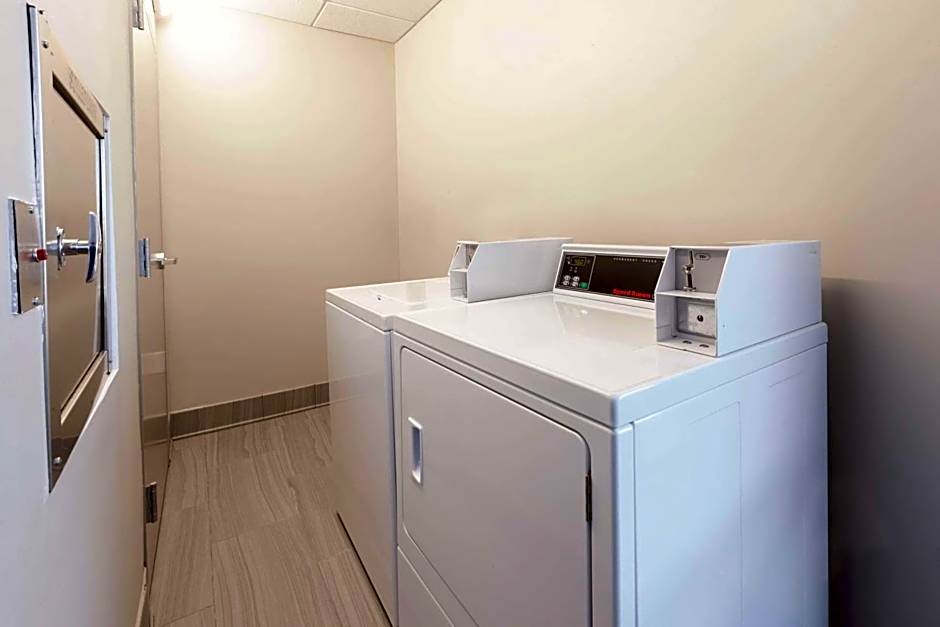 La Quinta Inn & Suites by Wyndham Terre Haute