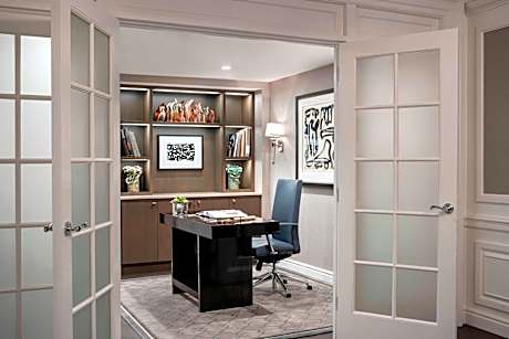 The Ritz-Carlton Suite, Club Level, 1 Bedroom Presidential Suite, 1 King, The Gateway Arch View