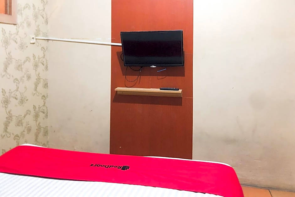 RedDoorz near RS Siloam Karawaci