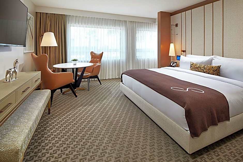 The Statler Dallas, Curio Collection By Hilton