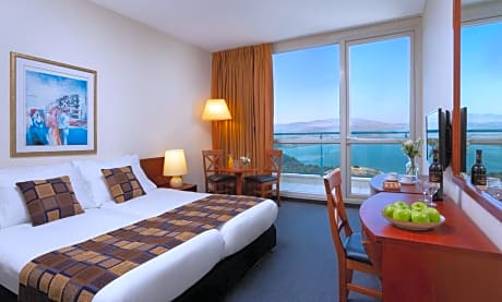 Superior Twin Room with Balcony and Lake View (2 Adults + 1 Child)