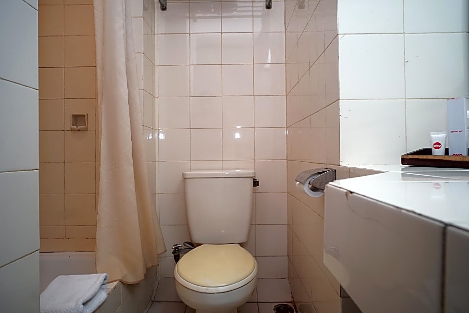 OYO 1735 Adika Bahtera Hotel