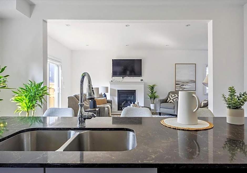 Luxurious and Beautiful, Barrie