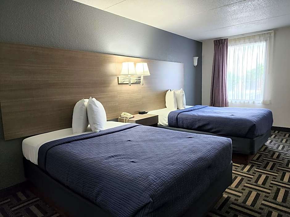 Deluxe 1 Queen Bed — 6 fotoğraftan 1. fotoğraf