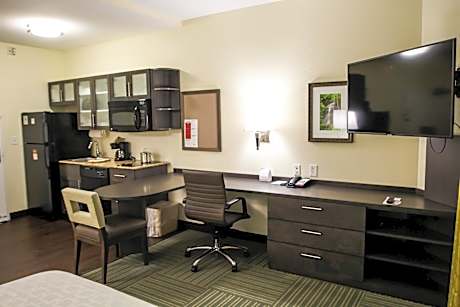 Queen Studio Suite