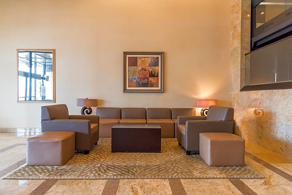 Holiday Inn Hazlet, an IHG Hotel