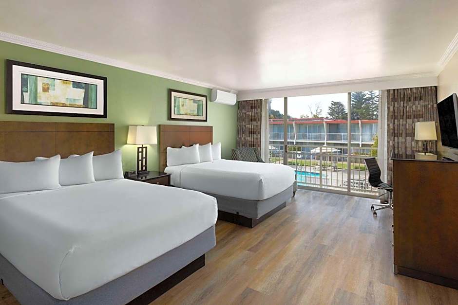 Travelodge by Wyndham Monterey Bay