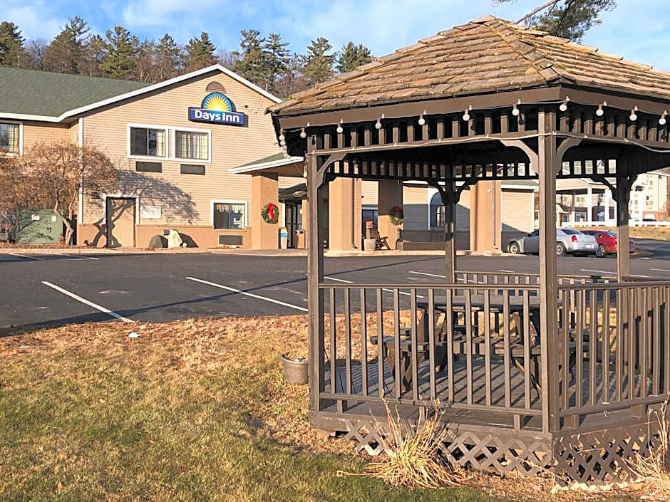 Days Inn by Wyndham Iron Mountain