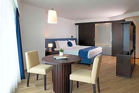 King Junior Suite with Jetted Tub, River View