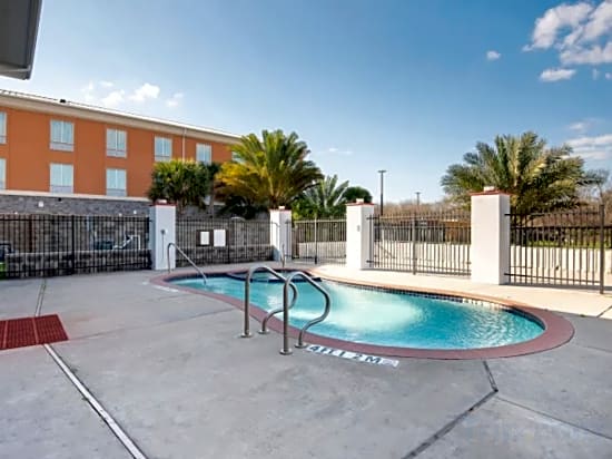 OYO Townhouse Clute Lake Jackson