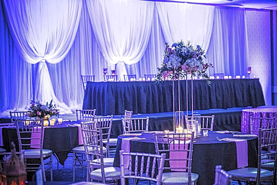 Delta Hotels by Marriott Cincinnati Sharonville