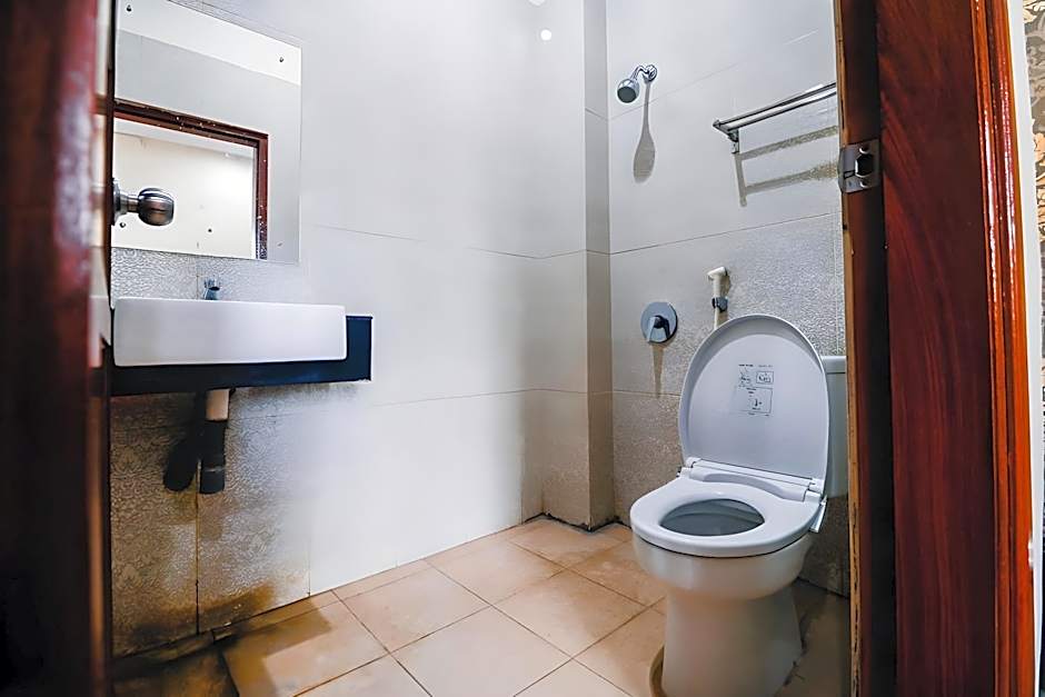 RedDoorz Plus @ Grand City Inn Makassar