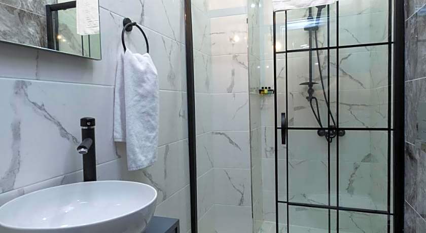 Fly Point Airport Hotel