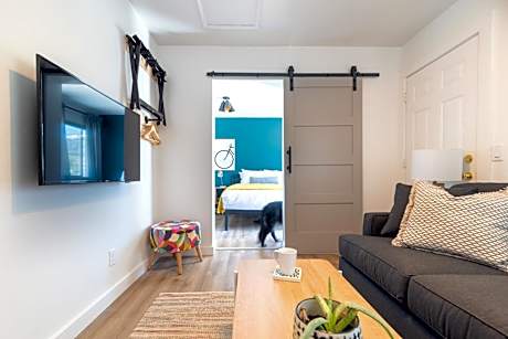 Deluxe Queen Suite