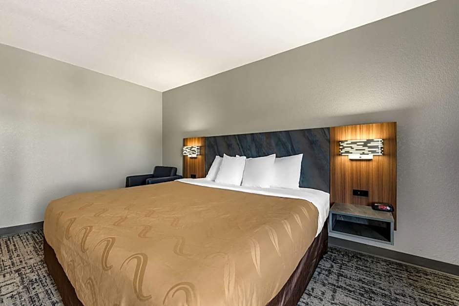 Quality Inn & Suites Manhattan