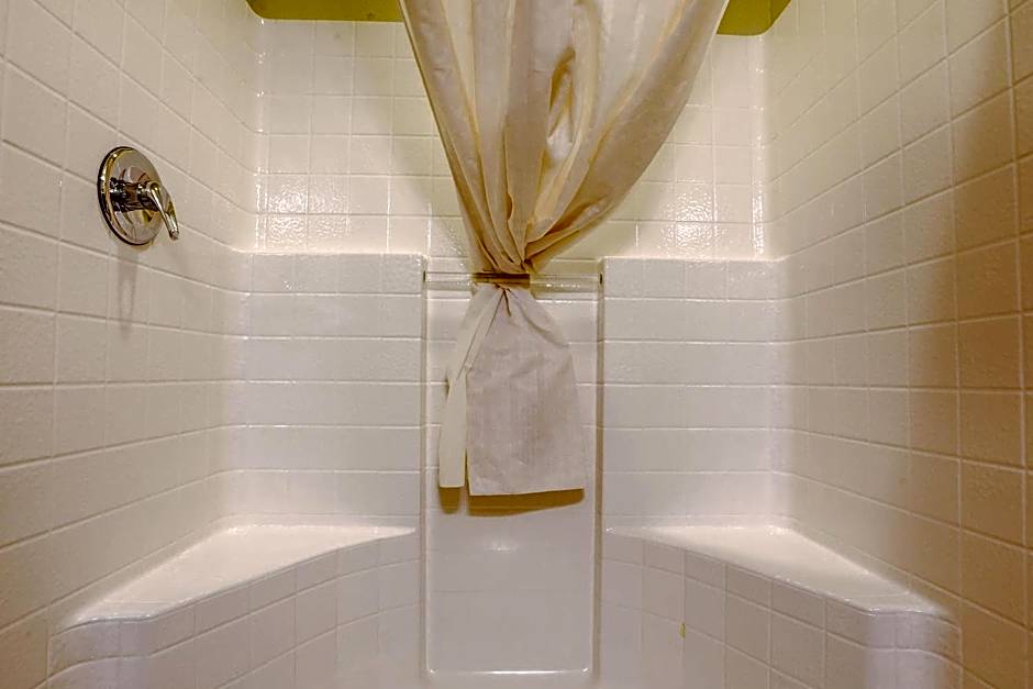 Evansville Inn & Suites by OYO